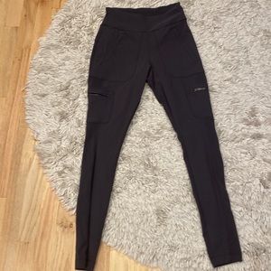 Super stylish athleta charcoal gray cargo leggings